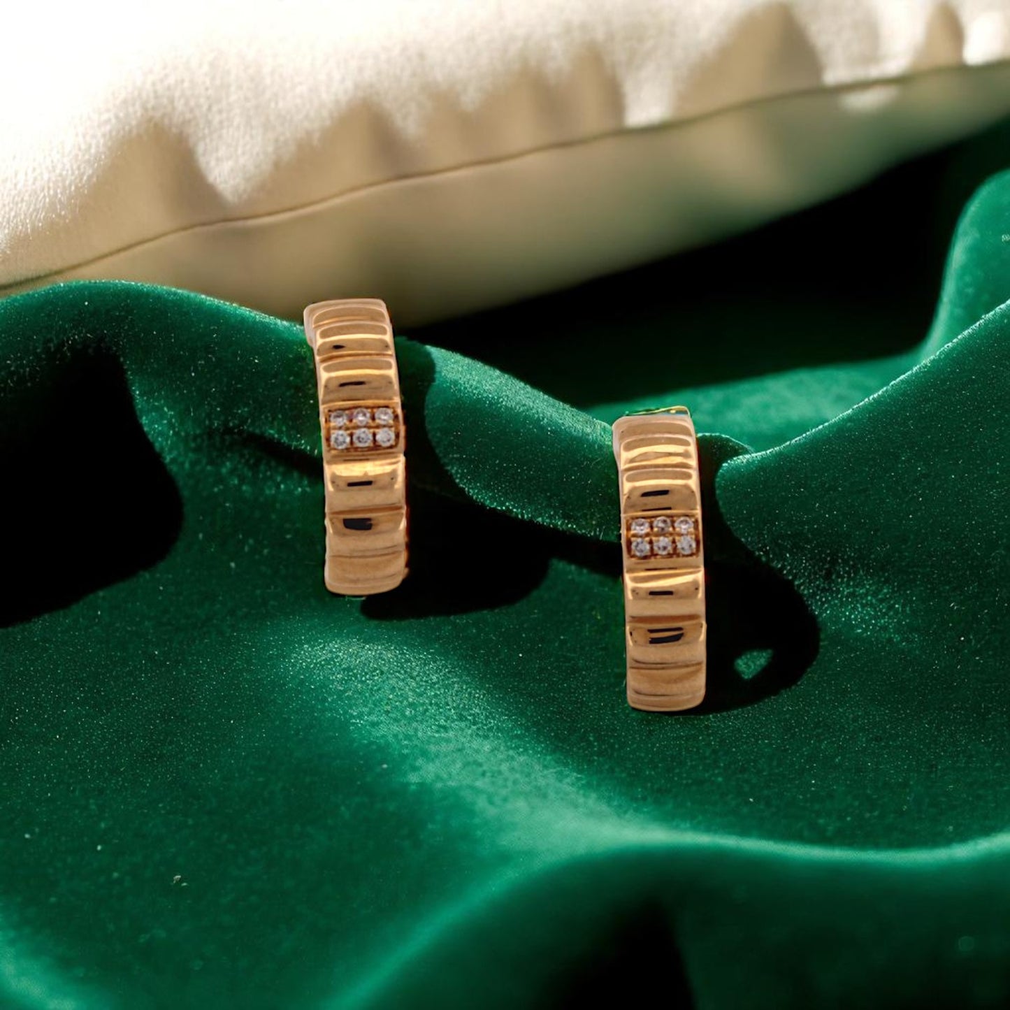 Aspen | 18k Yellow Gold Half Hoop Earrings – .10 ctw Natural Round Diamonds