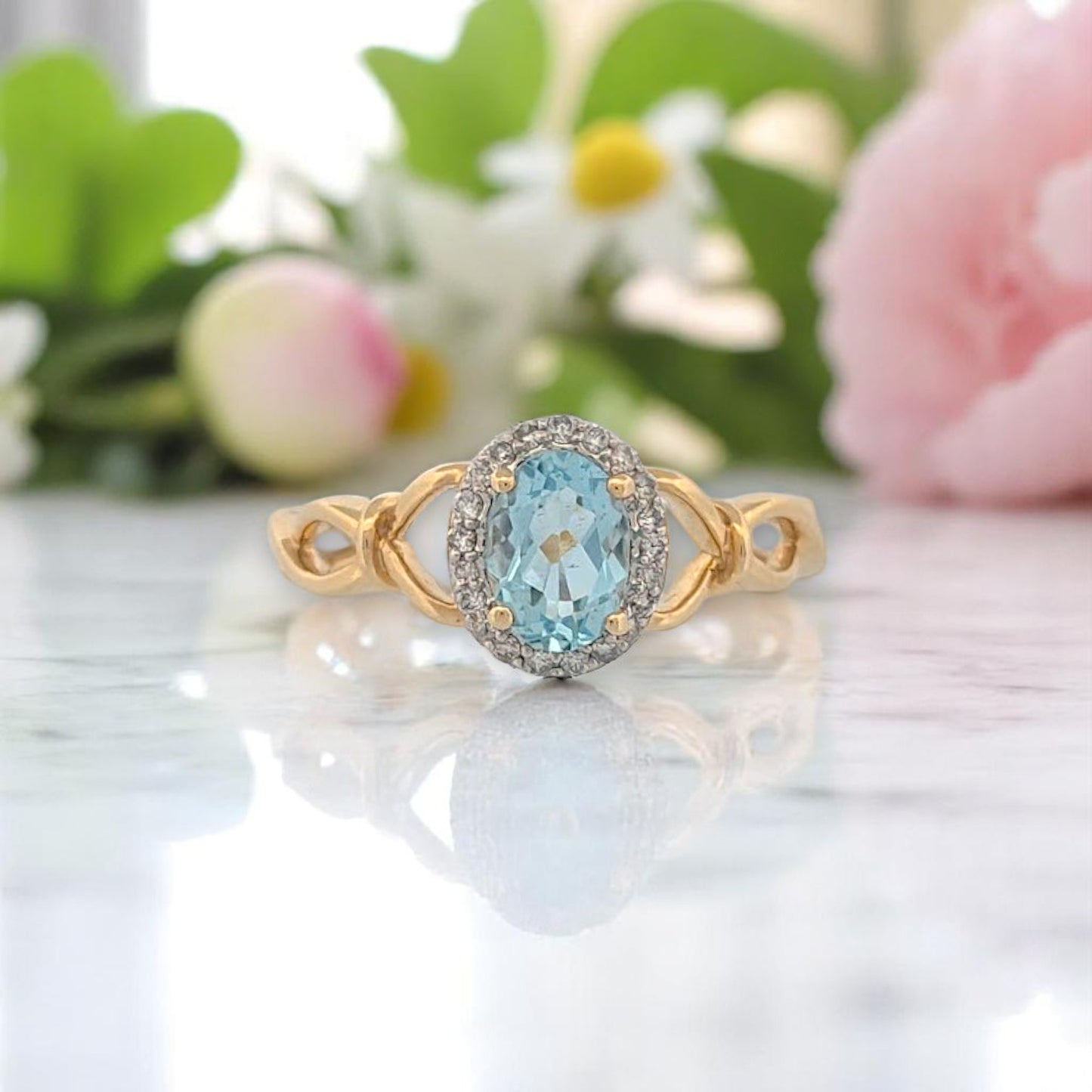 10k yellow gold ring with oval aquamarine and natural diamonds