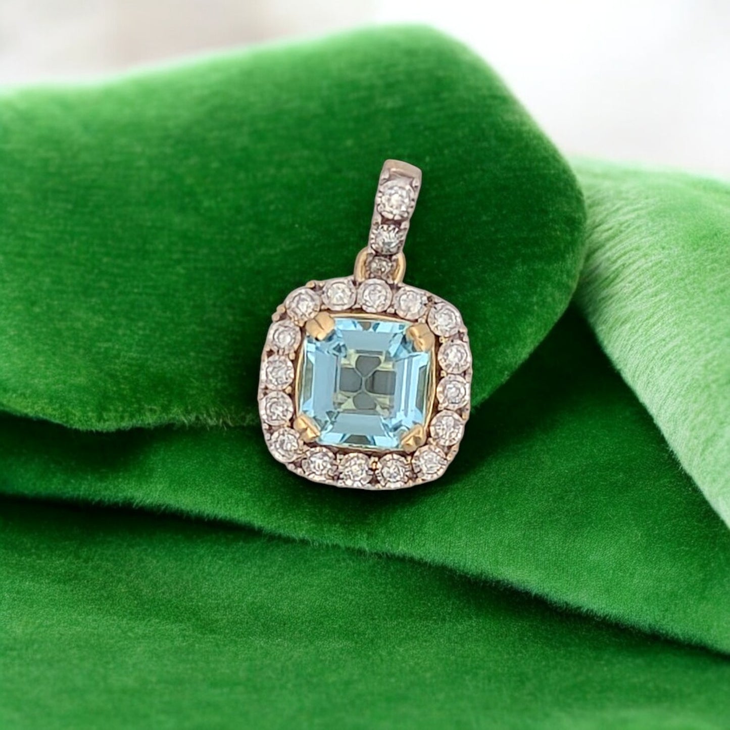 Nova | 14K Yellow Gold | Aquamarine and Natural Diamond | Necklace