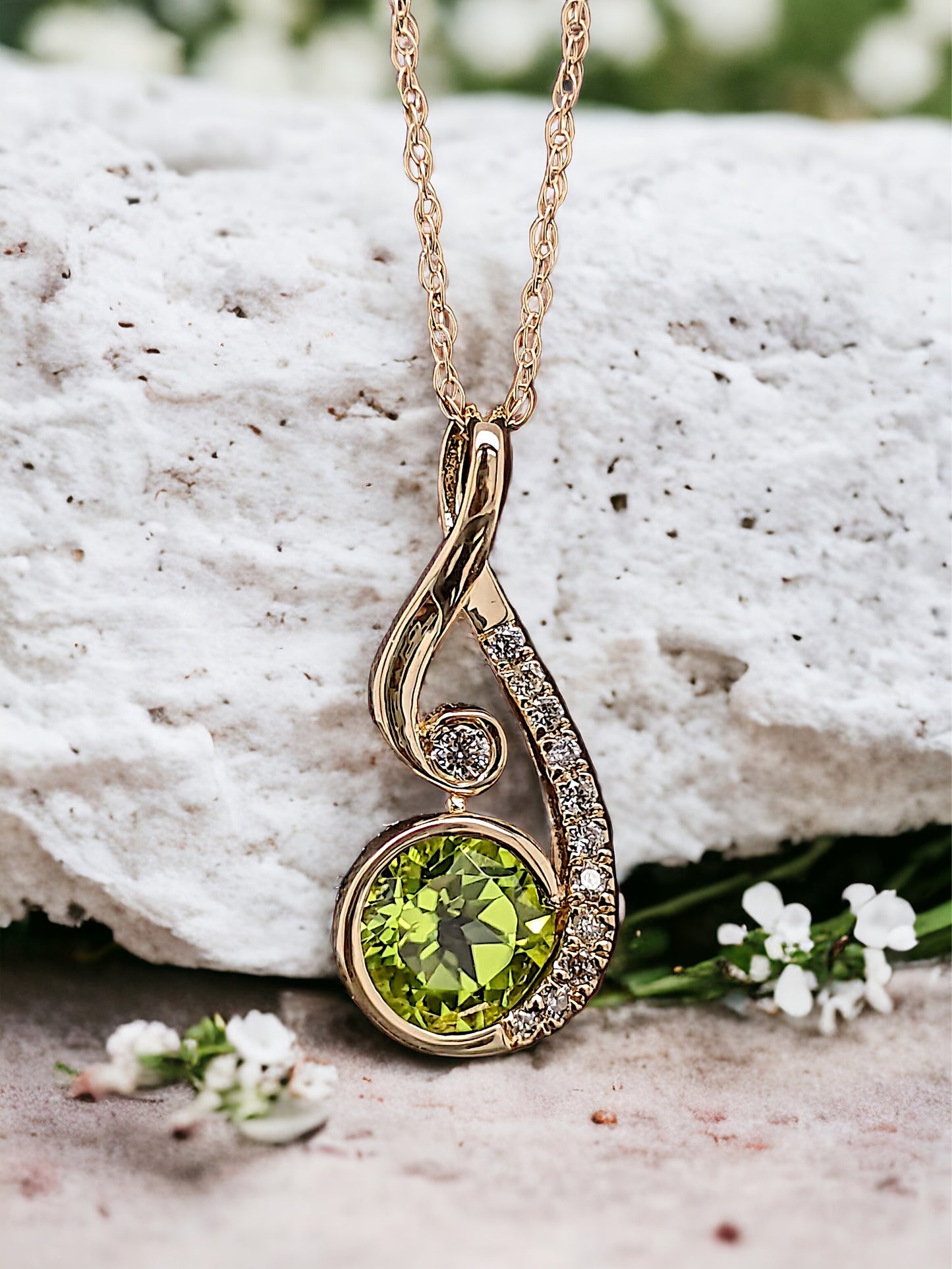 Kathryn | 14k Yellow Gold | Peridot and Diamond | Necklace
