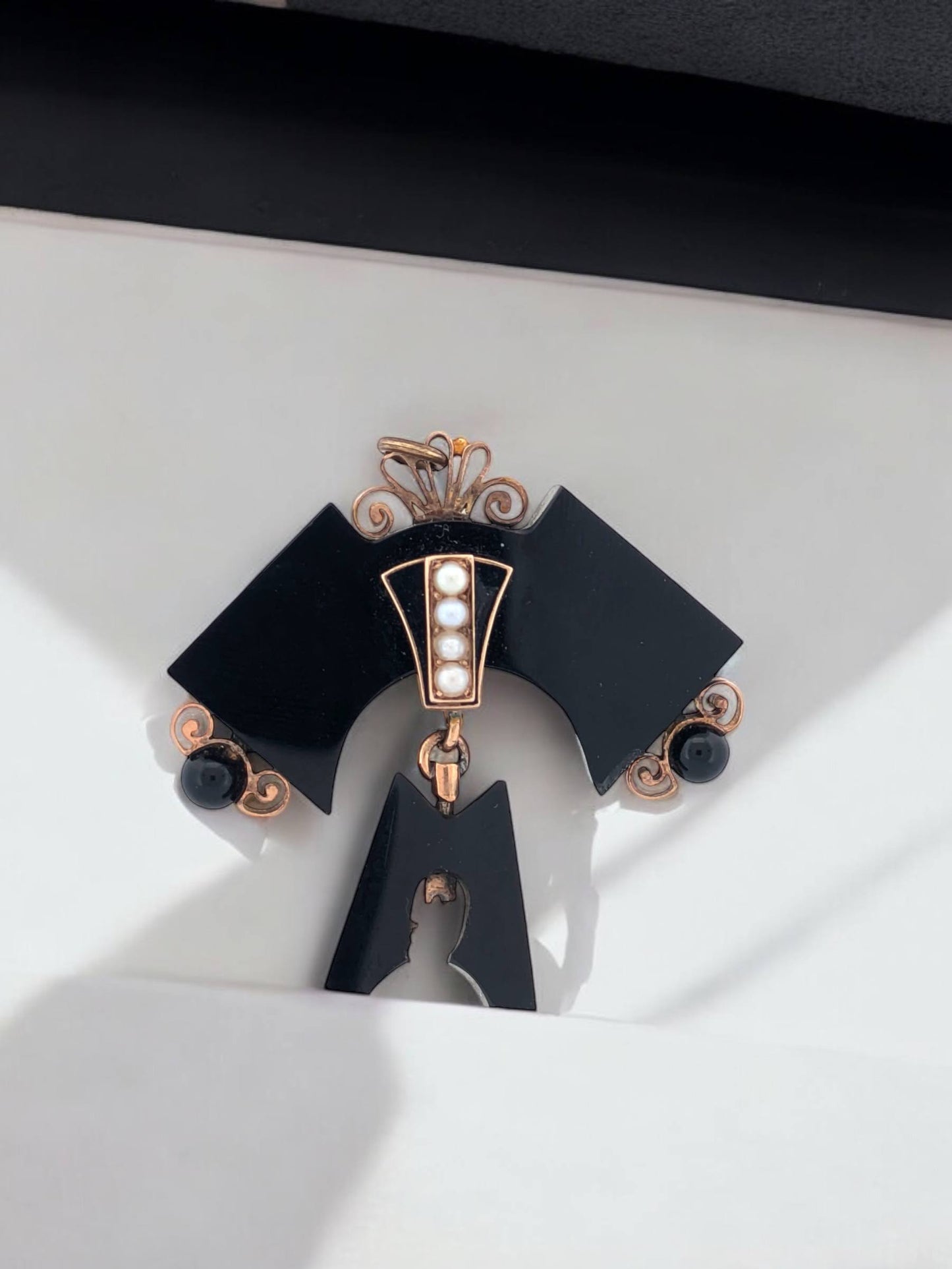 Kylie | Pearl | Pin