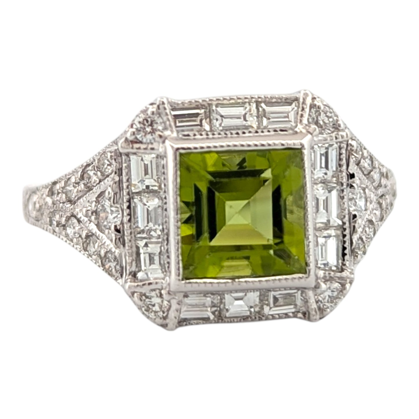 Avice | Estate | 18K White Gold | Peridot and Natural Diamond | Ring