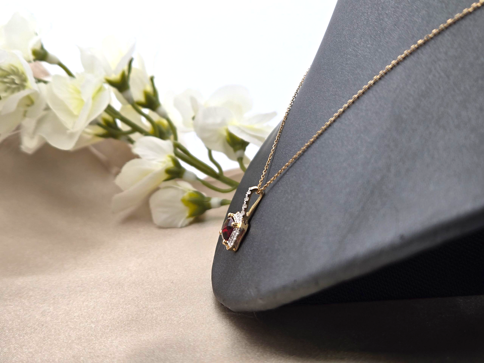 Mandy | 10k Yellow Gold | Garnet | Diamond | Necklace