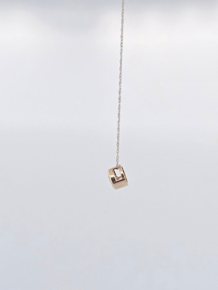 Maggie | 10k White Gold | Garnet | Necklace