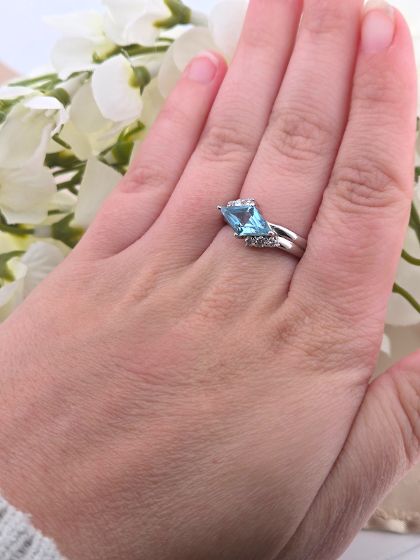 Marlynn | Platinum | Natural Diamond and Aquamarine | Ring