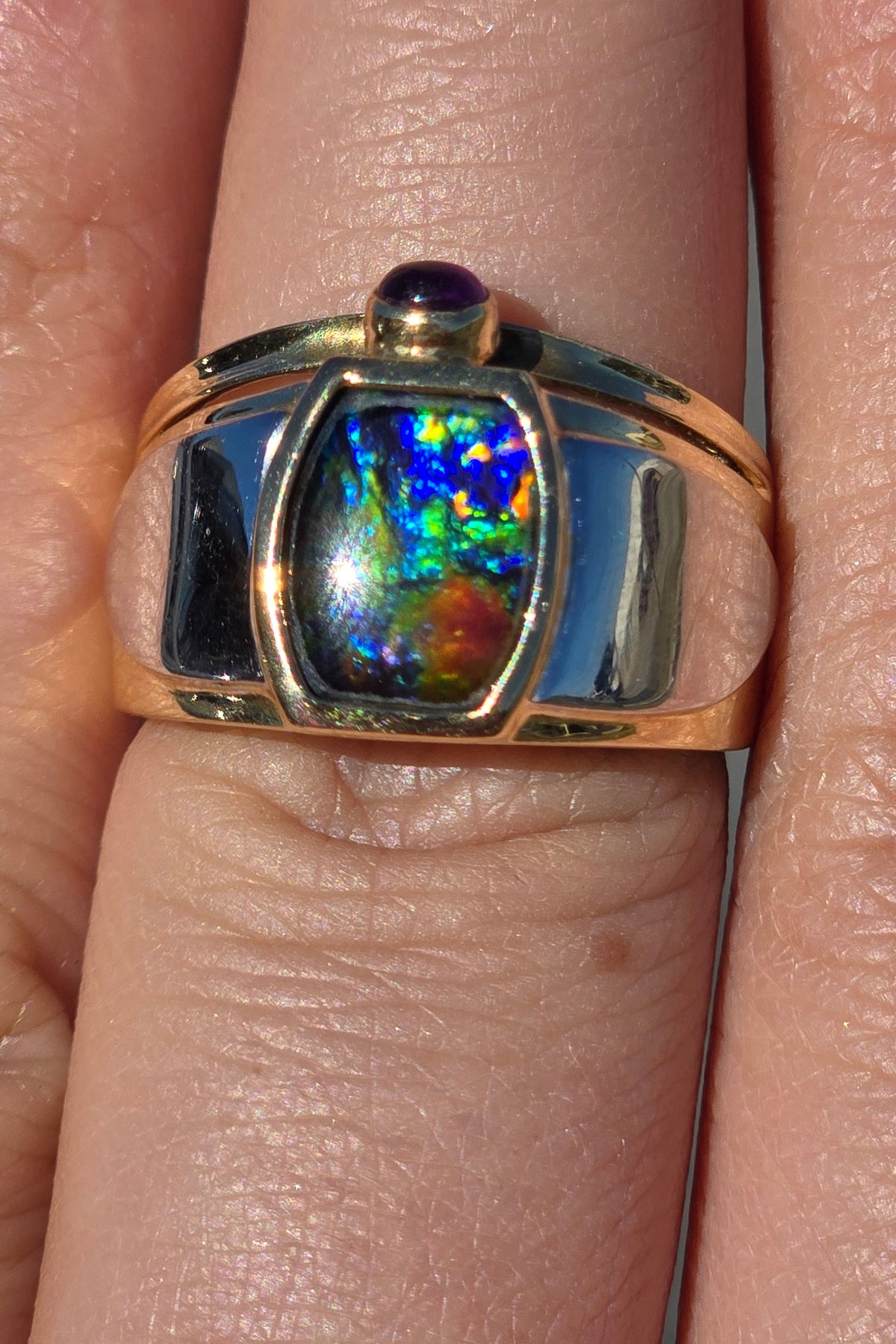 18K White and Yellow Gold Ammolite & Amethyst Ring | Size 6.75