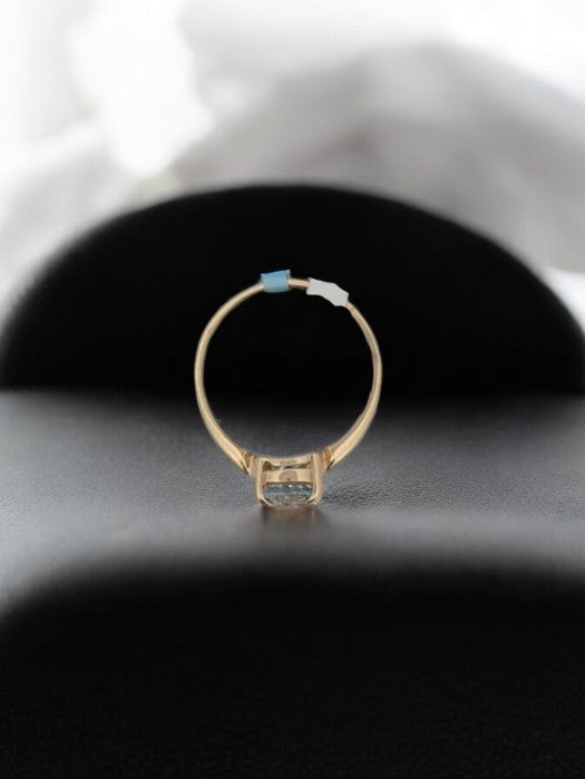 Kaitlyn | 10K Yellow Gold Vintage Ring with 1-Carat Aquamarine in Four-Prong Setting (Size 6.5)