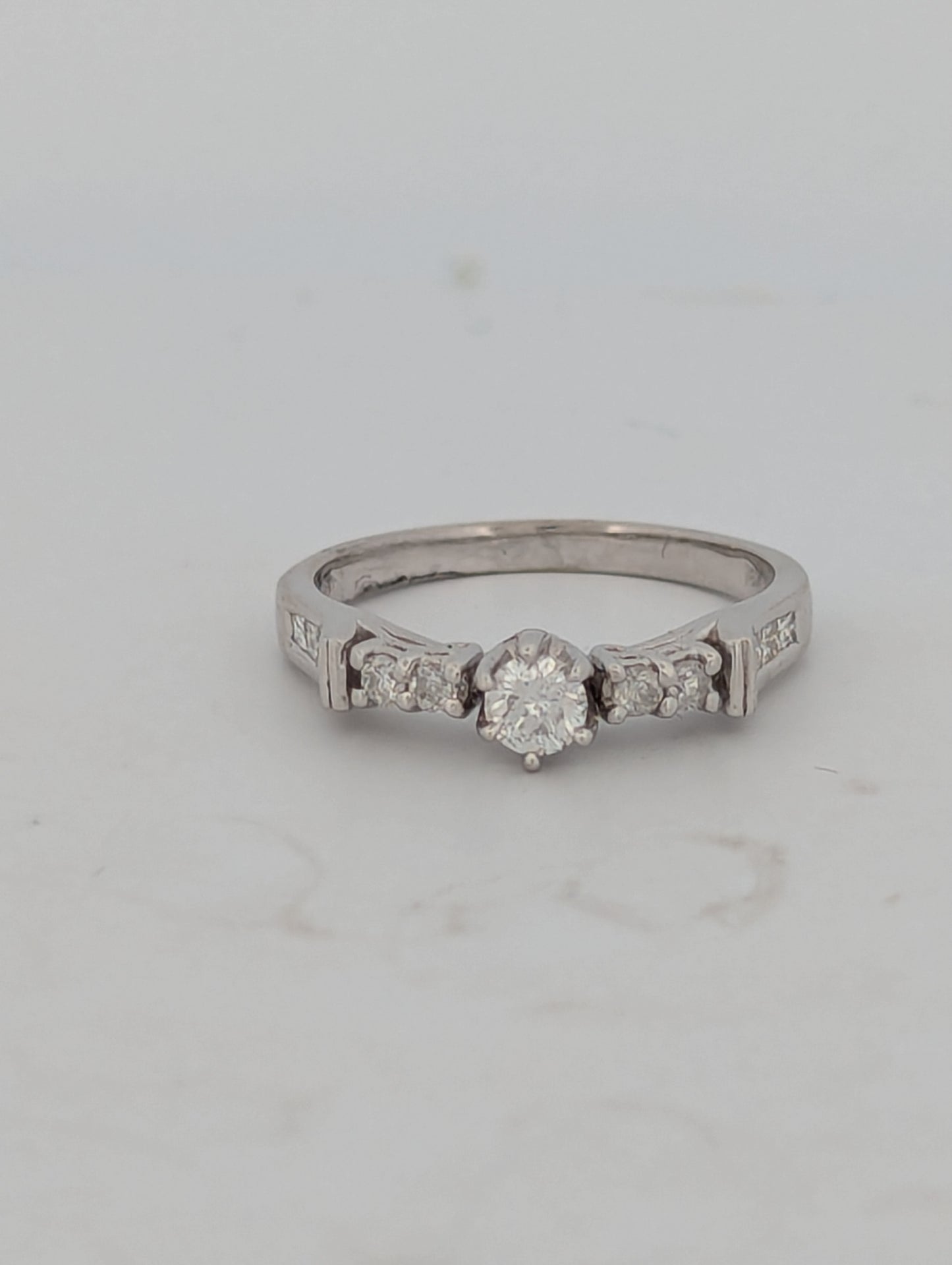 Rachel | 18K White Gold Ring with 0.49 CTW Natural Diamonds in Alternating Sizes, Size 6.75