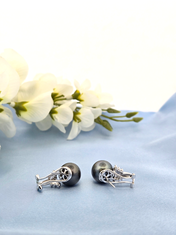 Sammi | 18k White Gold | Black Pearl & Natural Diamond | Earrings