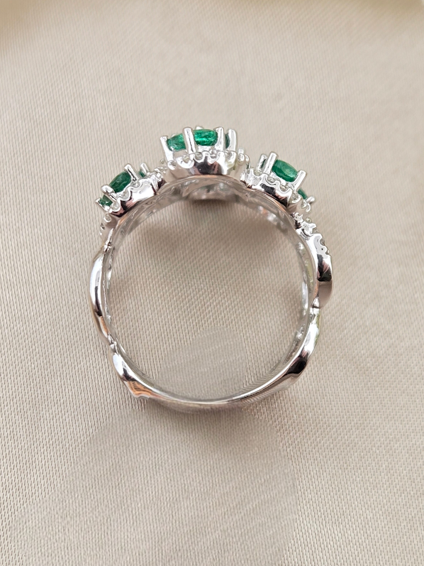 Elphie | 14k White Gold | Emerald and Diamond | Ring