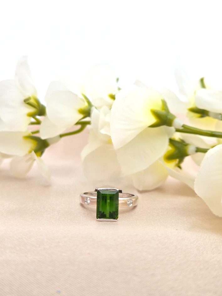 Aeris | 18k White Gold | Emerald Tourmaline & Diamond | Ring