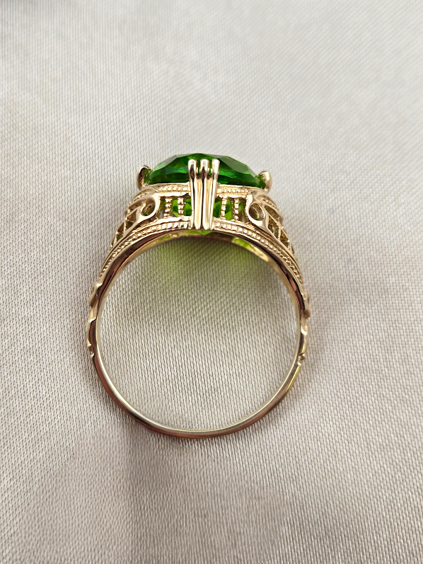 Dottie | 10K Yellow Gold | Peridot | Ring