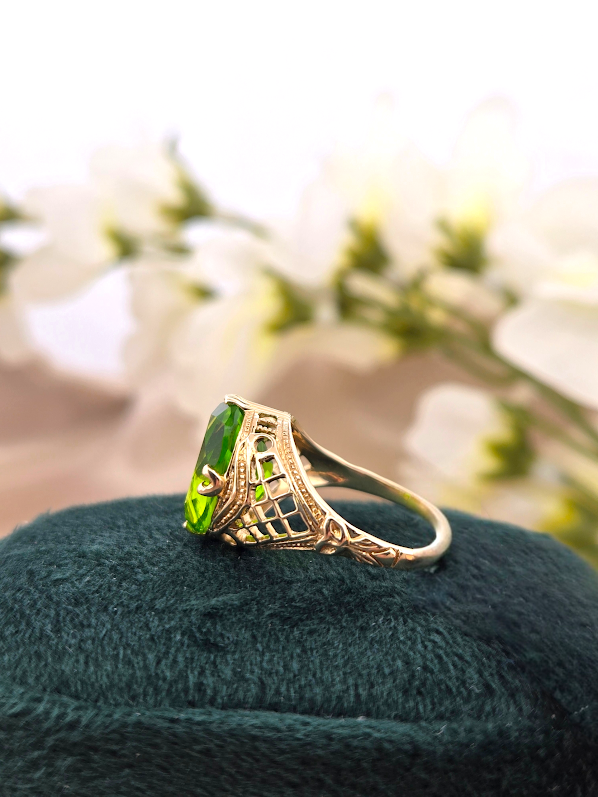 Dottie | 10K Yellow Gold | Peridot | Ring