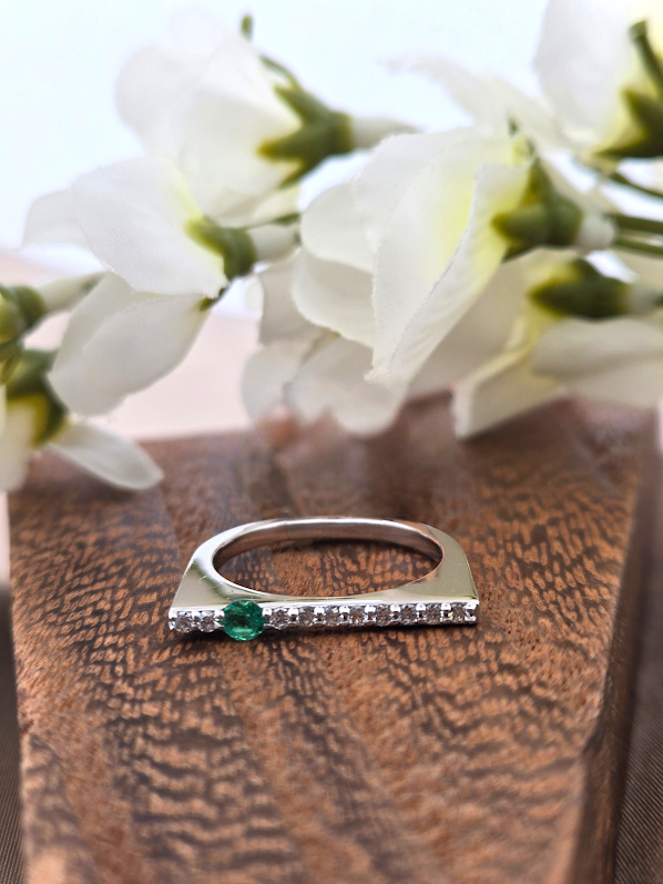 Maxine | 14k White Gold | Emerald & Diamond | Ring
