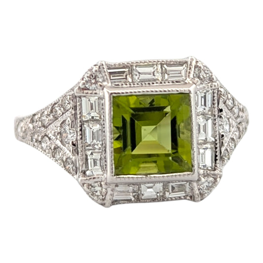 Avice | Estate | 18K White Gold | Peridot and Natural Diamond | Ring