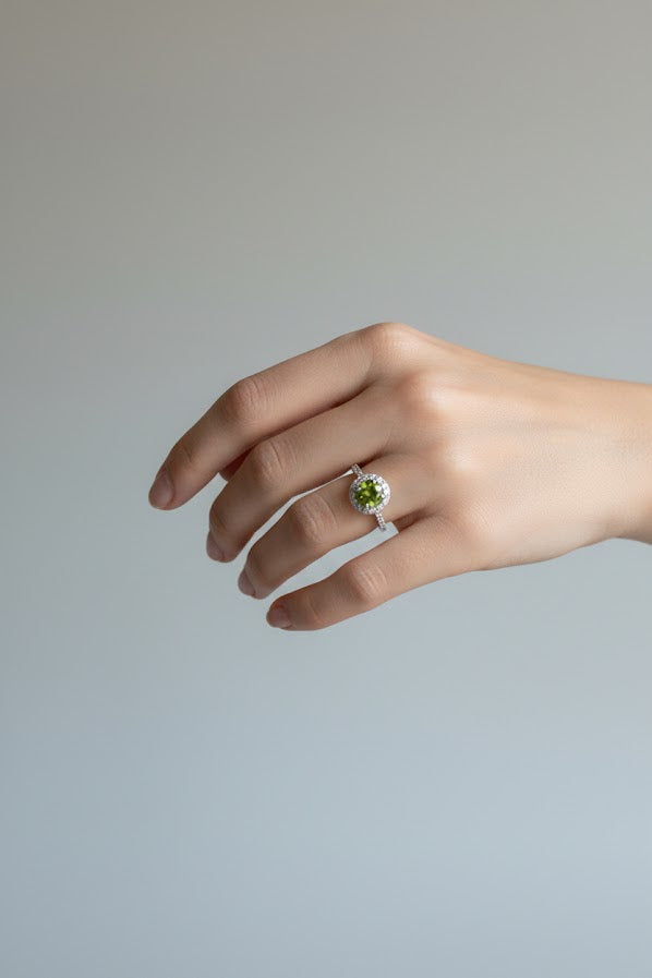 Nicky | 14k White Gold | Natural Diamond & Peridot | Ring