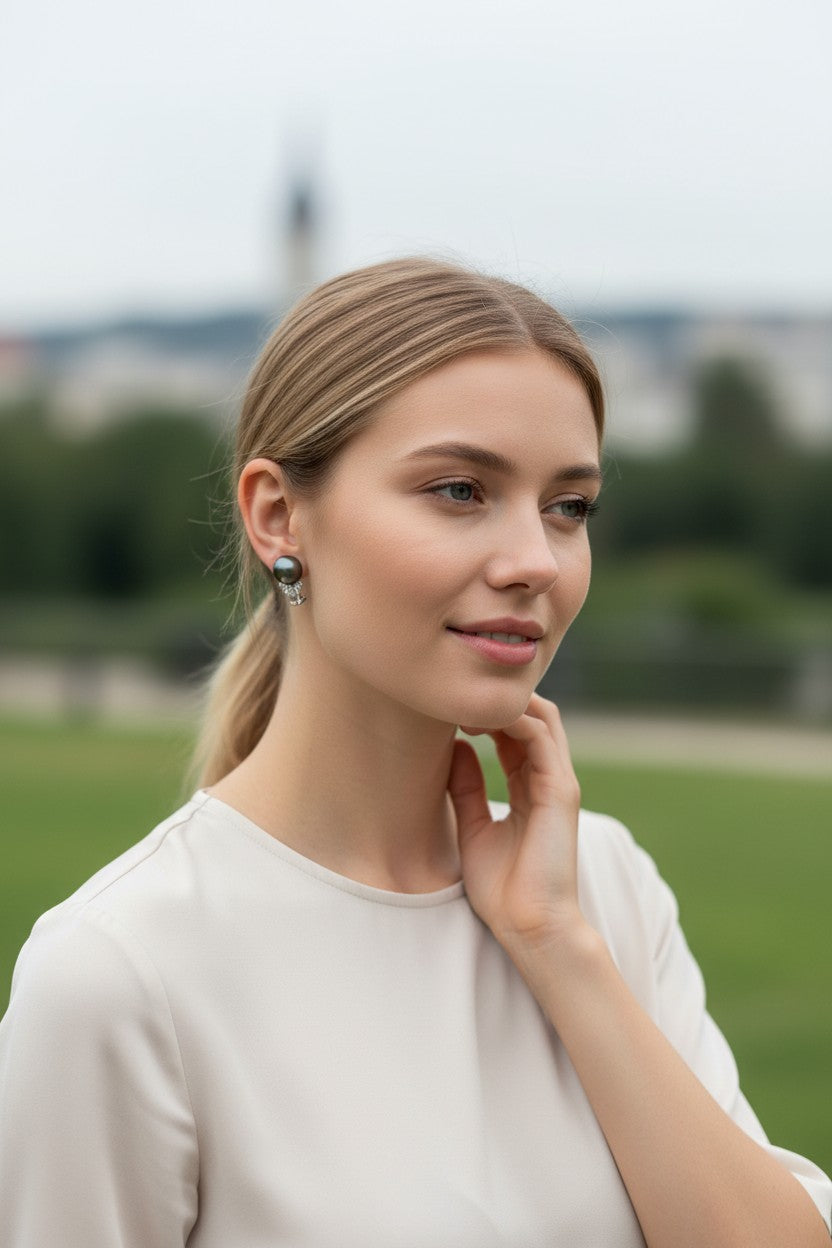 Sammi | 18k White Gold | Black Pearl & Natural Diamond | Earrings